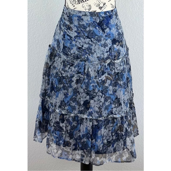 Burberry London Blue Floral print Teird Knee Length Skirt, size 8 US - Picture 5 of 12